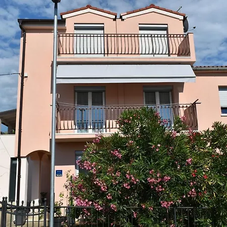 Studio Max With Parking Rovinj Exterior photo